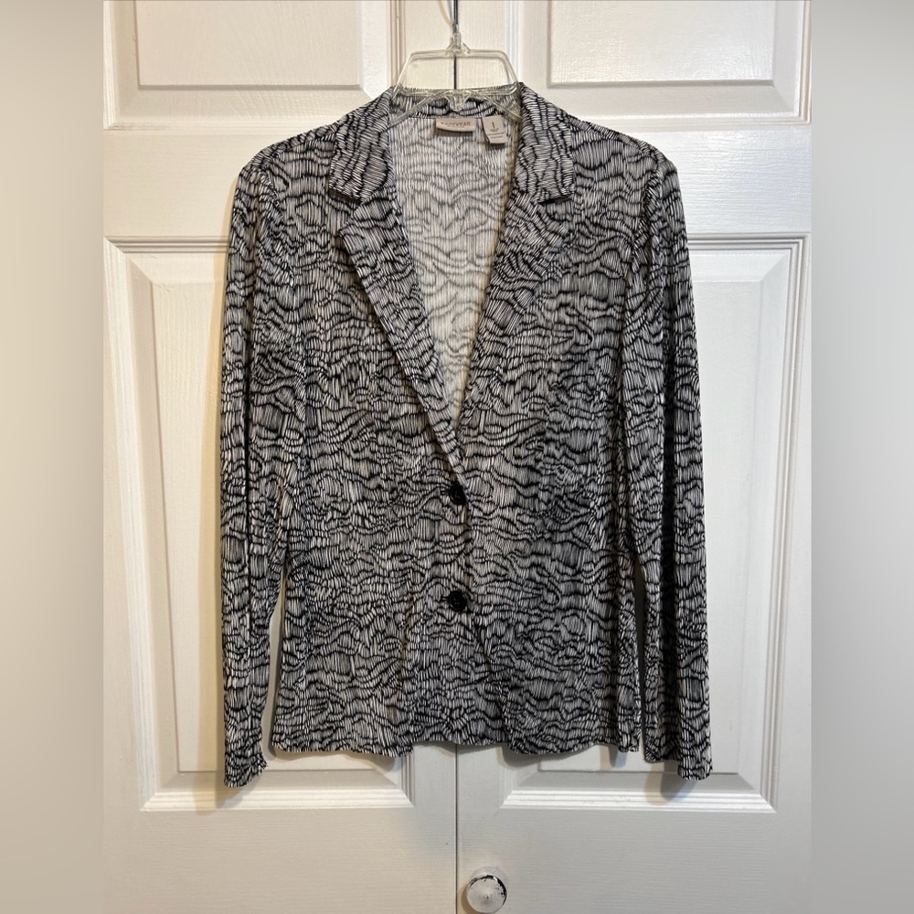 Chico's Easywear Top 2-Button Jacket Long Sleeve Size 1 Shirred Crinkle Black Wh